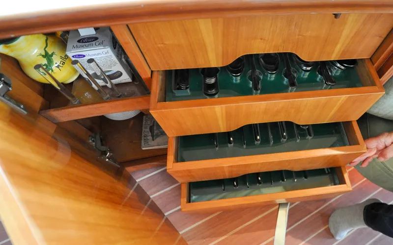 Calmati Yacht Photos Pics Azimut 54 - Calmati - Salon Storage