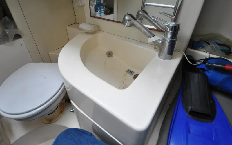 Calmati Yacht Photos Pics Azimut 54 - Calmati - Cockpit - Crew Quarters/Storage