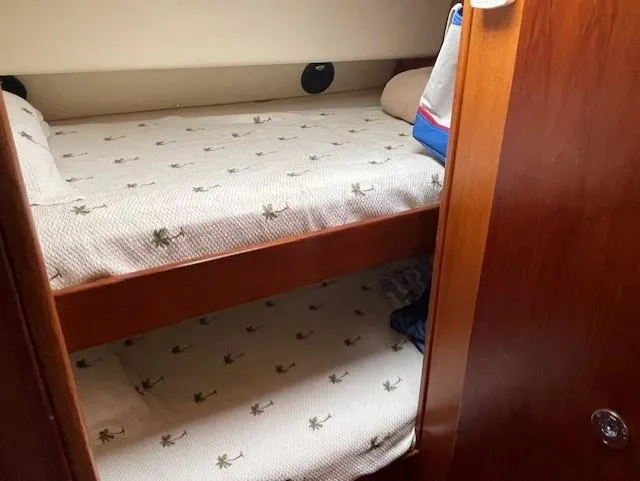 All Hans In Yacht Photos Pics Bunk beds in 1999 Riviera SF boat cabin with palm tree patterned bedding.