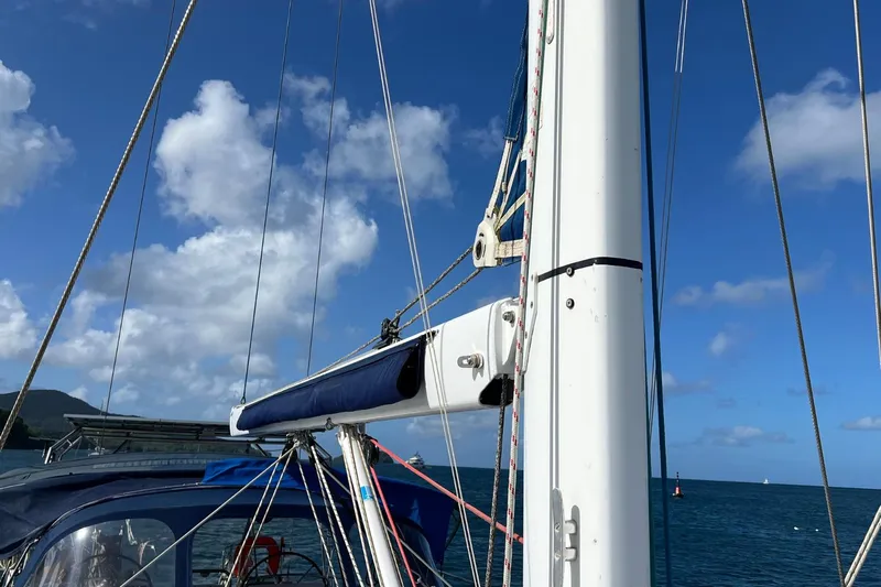 Saba Yacht Photos Pics Sailboat mast and rigging on a 2013 Jeanneau 57 against a clear blue sky.