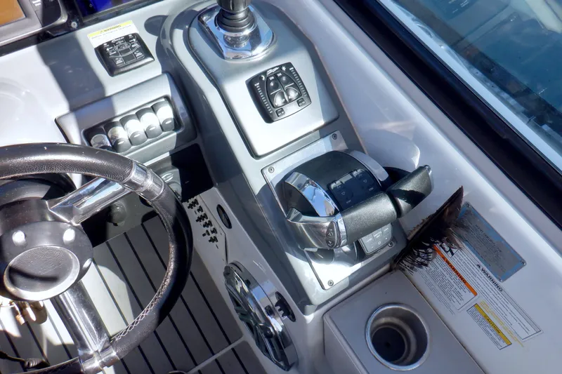 Ship Faced Yacht Photos Pics 2015 Formula 350 Crossover Bowrider helm with steering wheel and control panel.