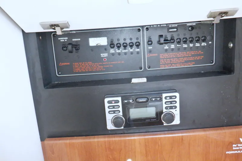 Ship Faced Yacht Photos Pics Control panel and stereo system in 2015 Formula 350 Crossover Bowrider boat.