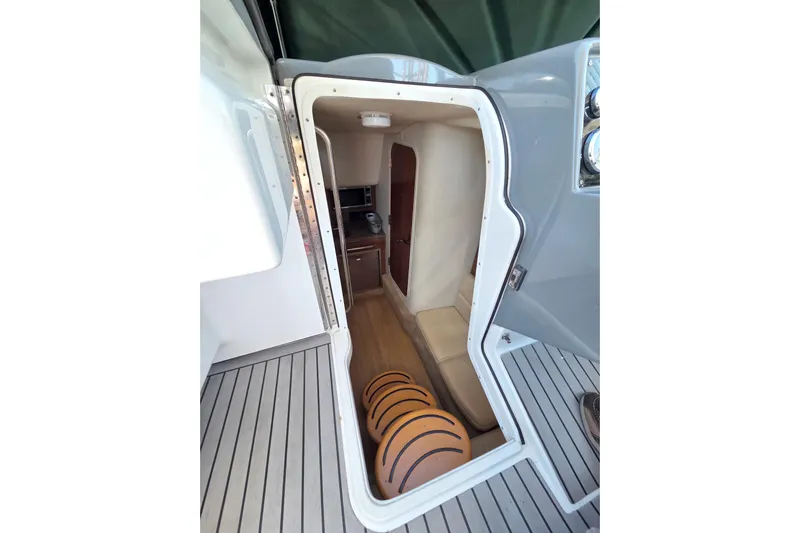 Ship Faced Yacht Photos Pics Interior view of 2015 Formula 350 Crossover Bowrider cabin entrance.