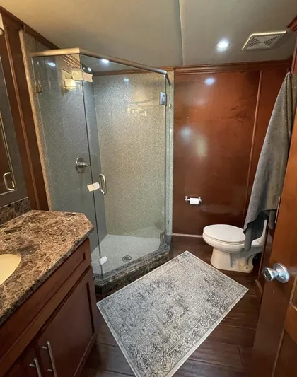  Yacht Photos Pics Luxurious bathroom in 2015 Stardust Cruisers 20' x 106' houseboat with glass shower.
