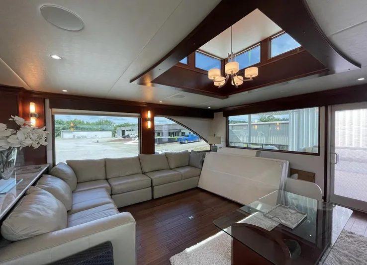  Yacht Photos Pics Luxurious interior of a 2015 Stardust Cruisers 20' x 106' houseboat with modern furnishings.