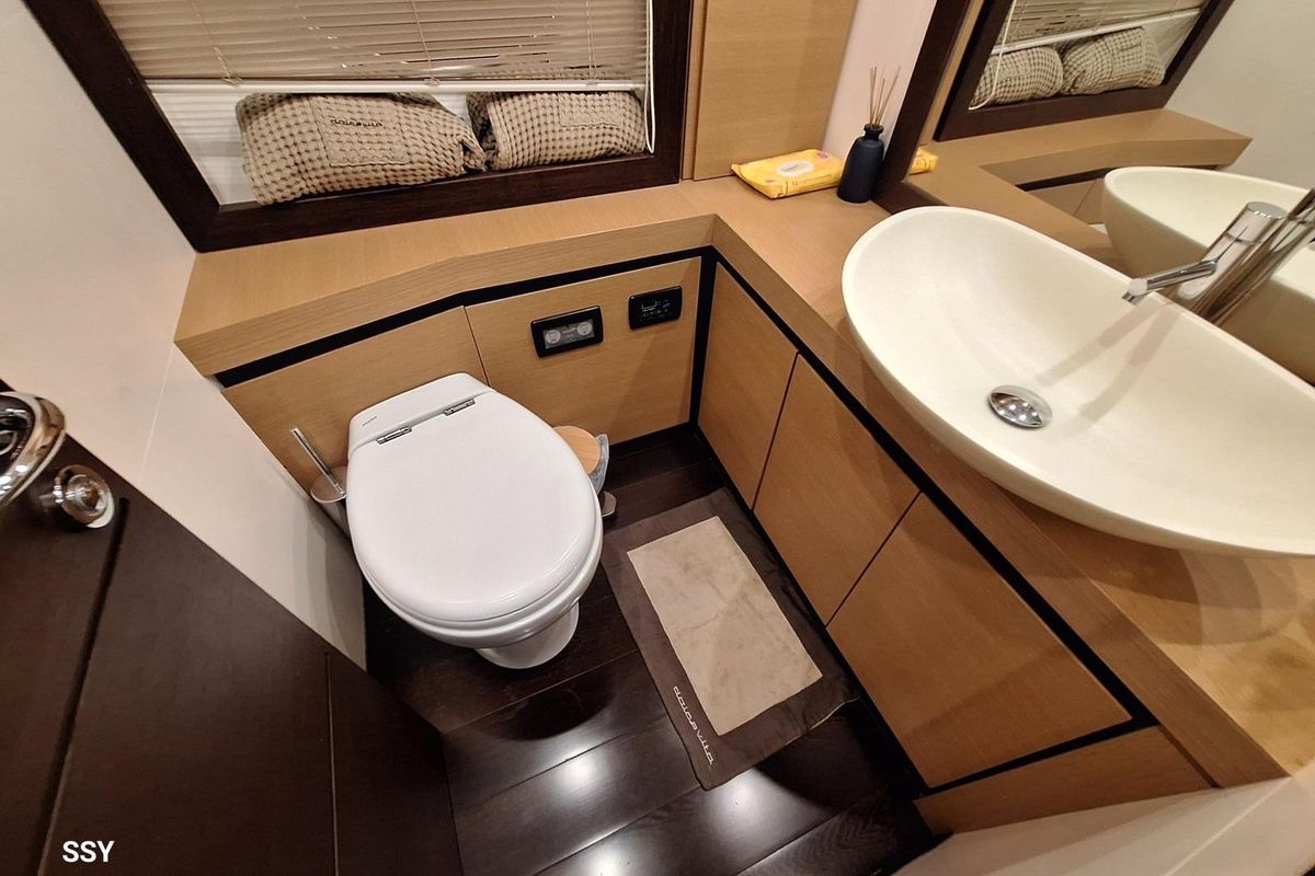 2008 Pershing 72 