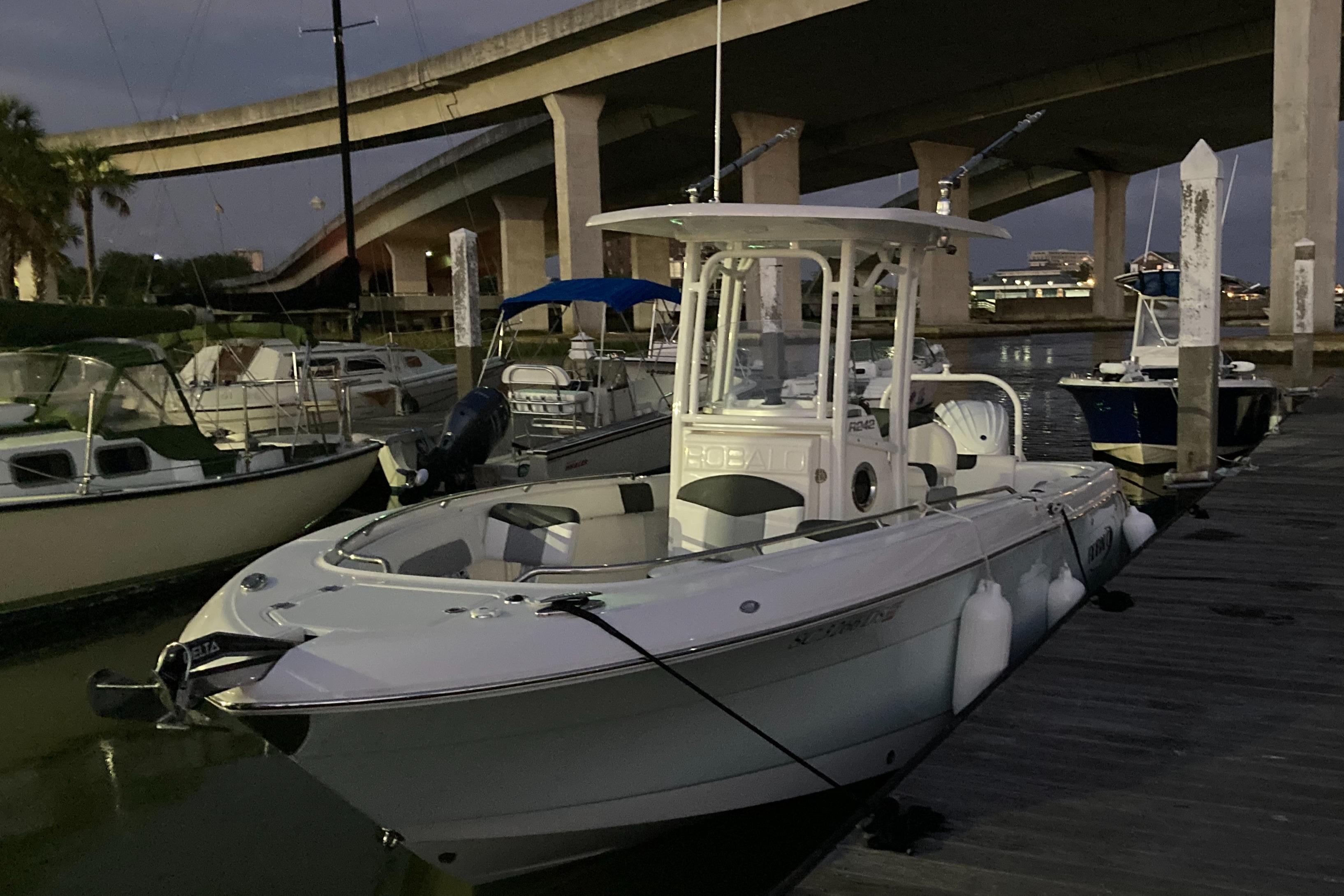 2022 Robalo R242 Center Console for sale - YachtWorld