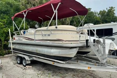 Sun Tracker 21 Party Barge