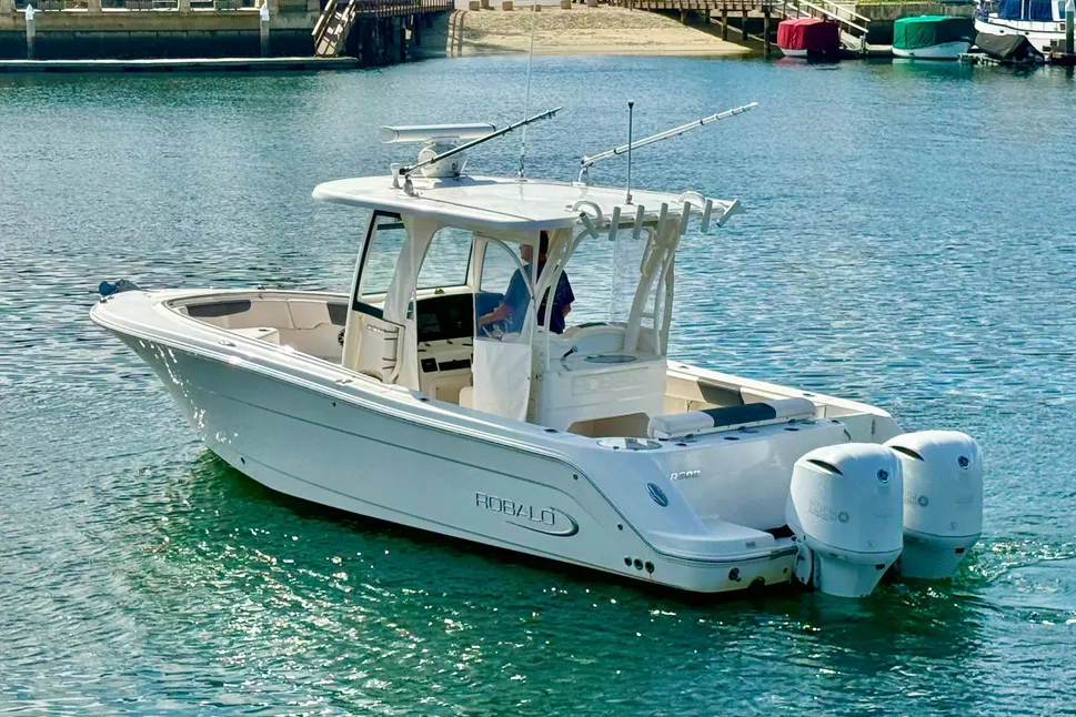 2017 Robalo R302 Center Console Center Console for sale - YachtWorld