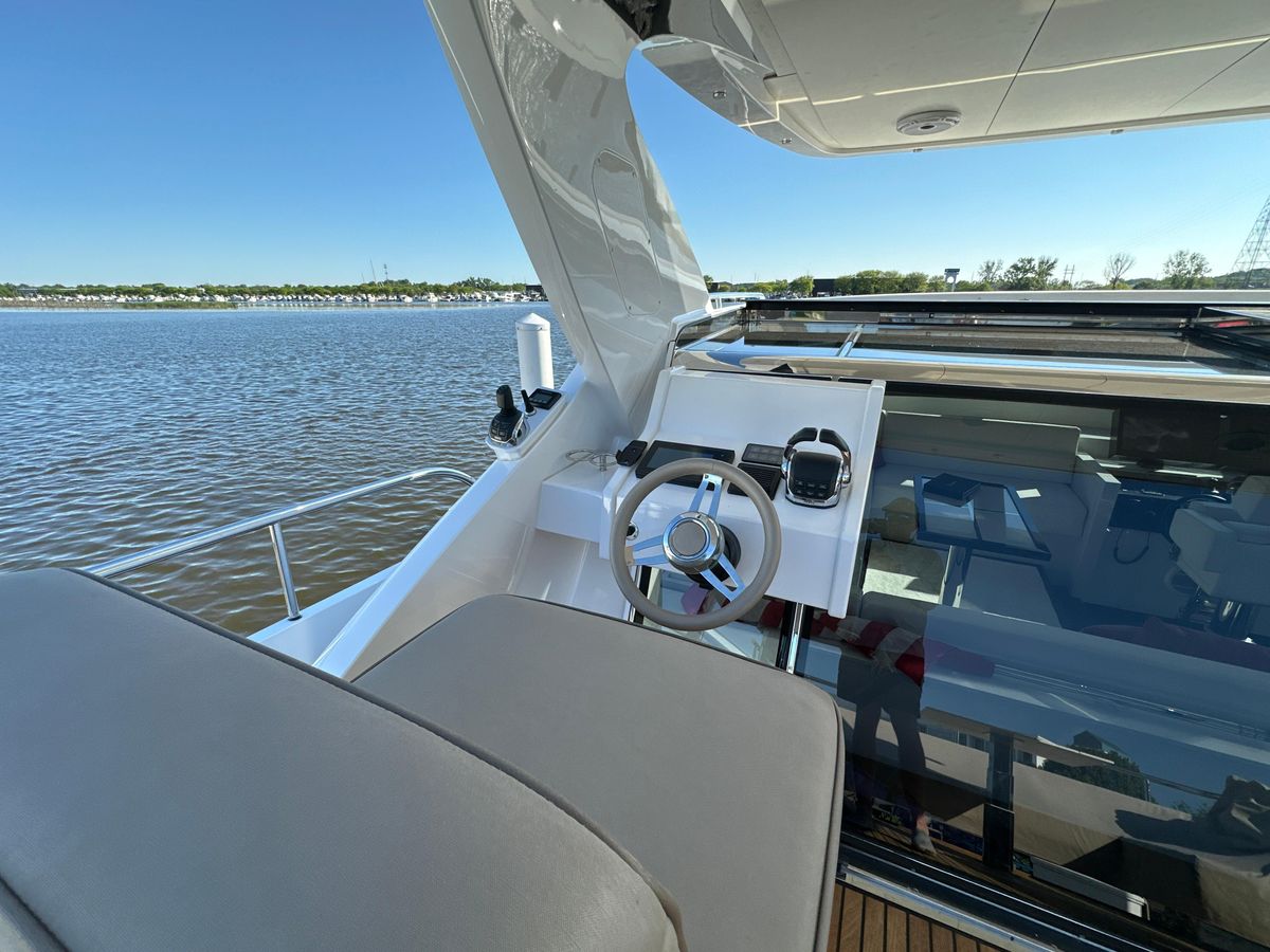 2019 Van der Valk 62 