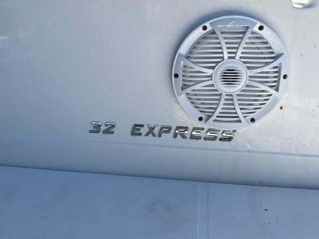 2017 Regal 32 Express