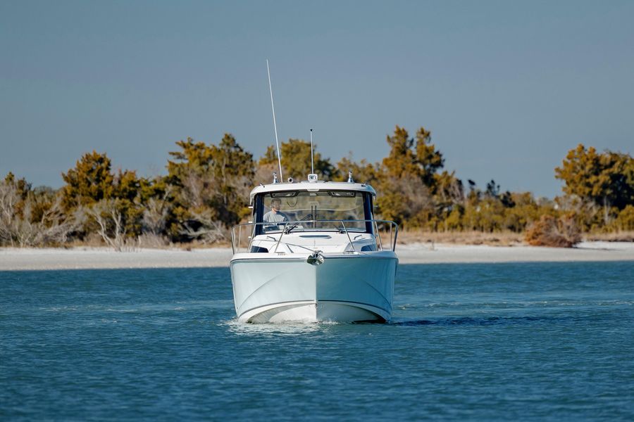 2023 Boston Whaler 325 Conquest