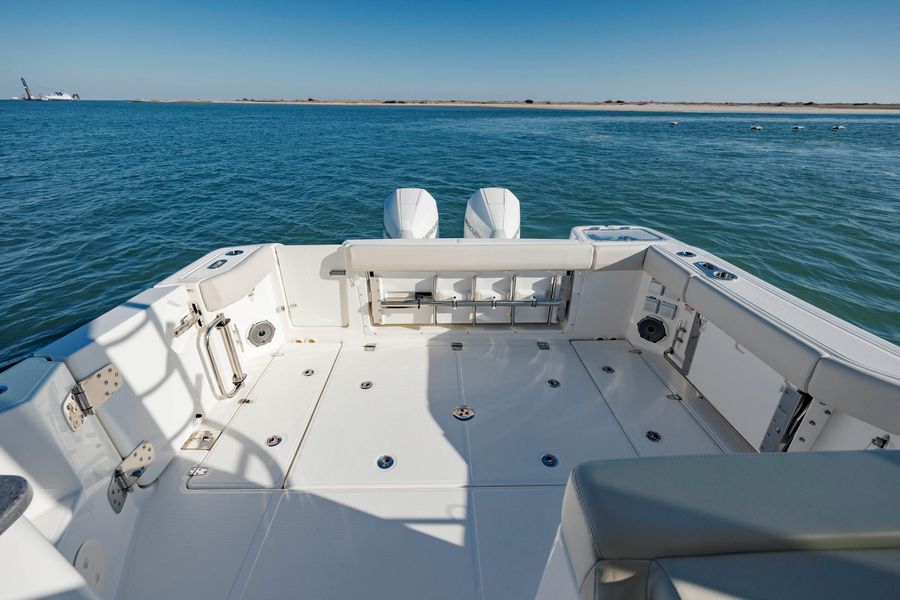 2023 Boston Whaler 325 Conquest