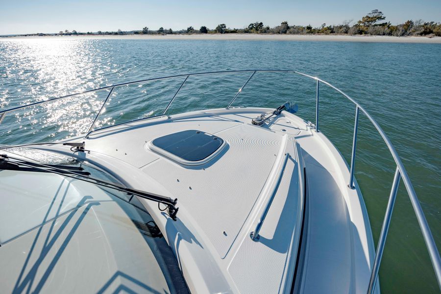 2023 Boston Whaler 325 Conquest