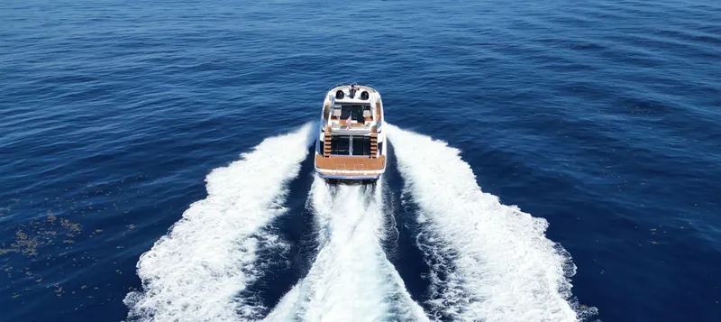 Lucy Penguin Yacht Photos Pics Van der Valk BeachClub 600 yacht cruising on open sea, 2019 model.