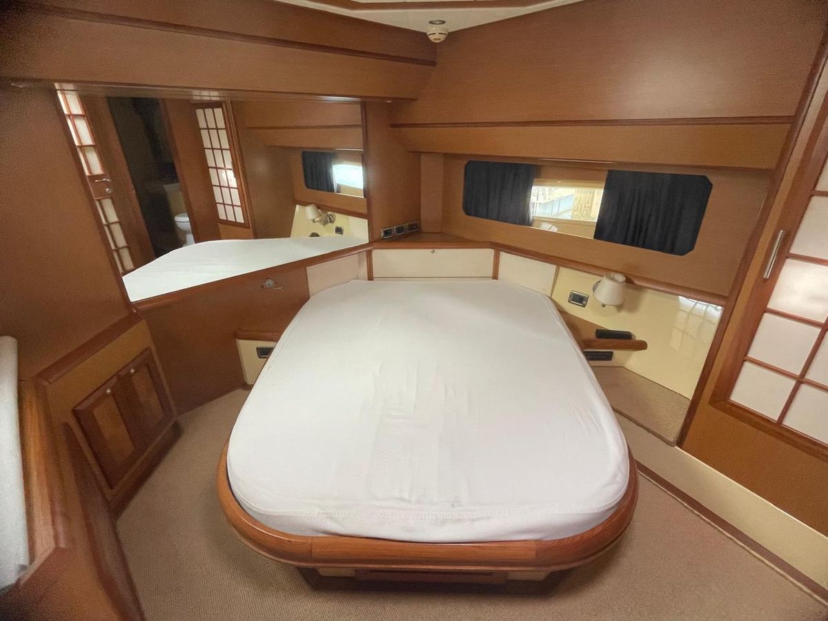 2008 Mochi Craft 44 