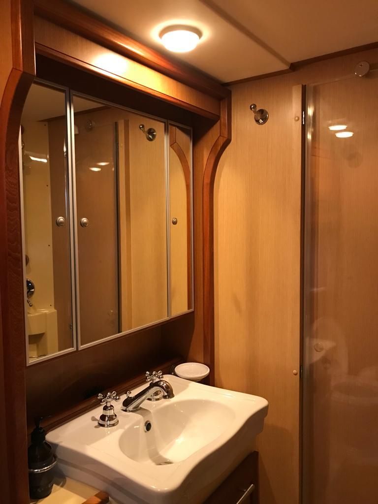 2008 Mochi Craft 44 