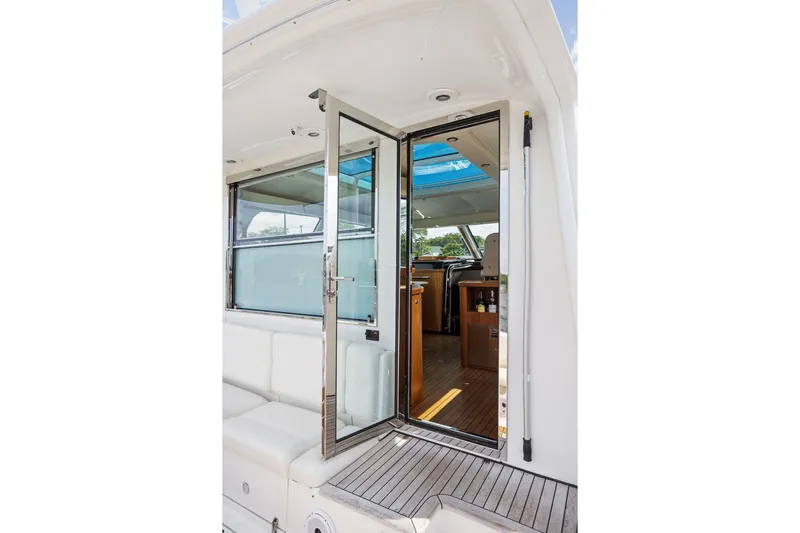 Playpen Yacht Photos Pics 2003 Tiara Yachts 5200 Sovran interior view with open glass door and seating area.