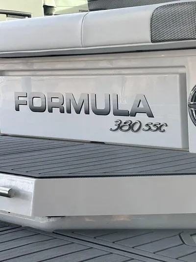  Yacht Photos Pics 2021 Formula 380 Super Sport Crossover boat, rear view with logo detail.