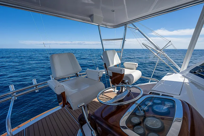 Will Rise Yacht Photos Pics Custom Carolina 58 (2005) yacht helm with ocean view and captain's chairs.