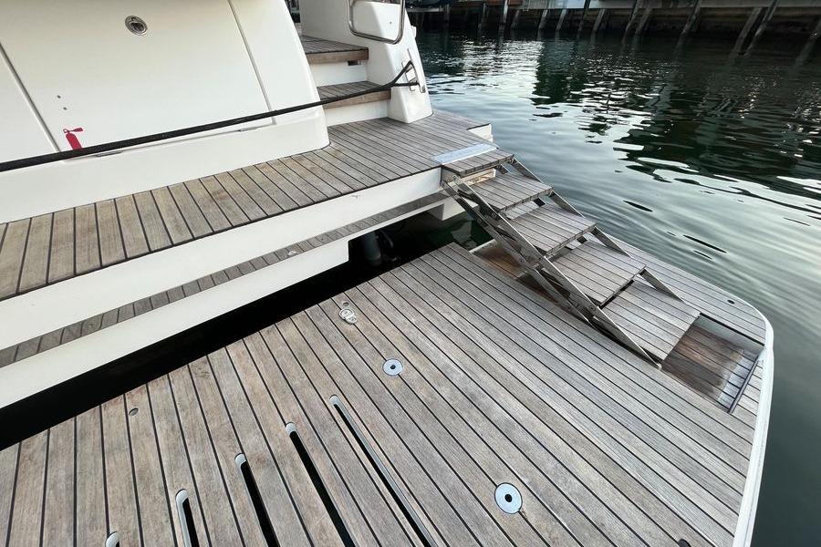 Luxury 2019 Schaefer 510 GT Pininfarina yacht hydraulic swim platform.