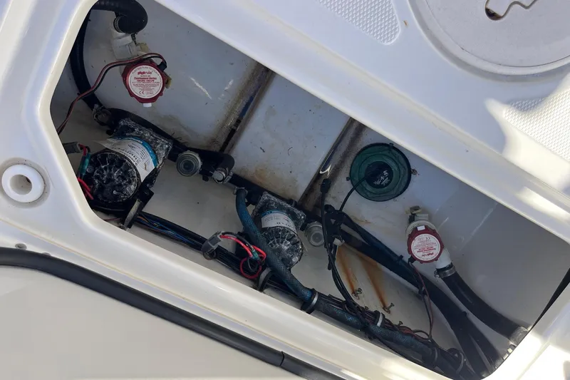  Yacht Photos Pics 2021 Sea Hunt Gamefish 27 Coffin Box interior wiring and components.