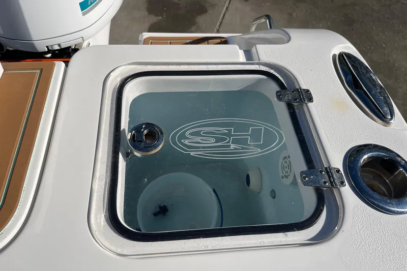  Yacht Photos Pics 2021 Sea Hunt Gamefish 27 Coffin Box with glass lid and logo detail.