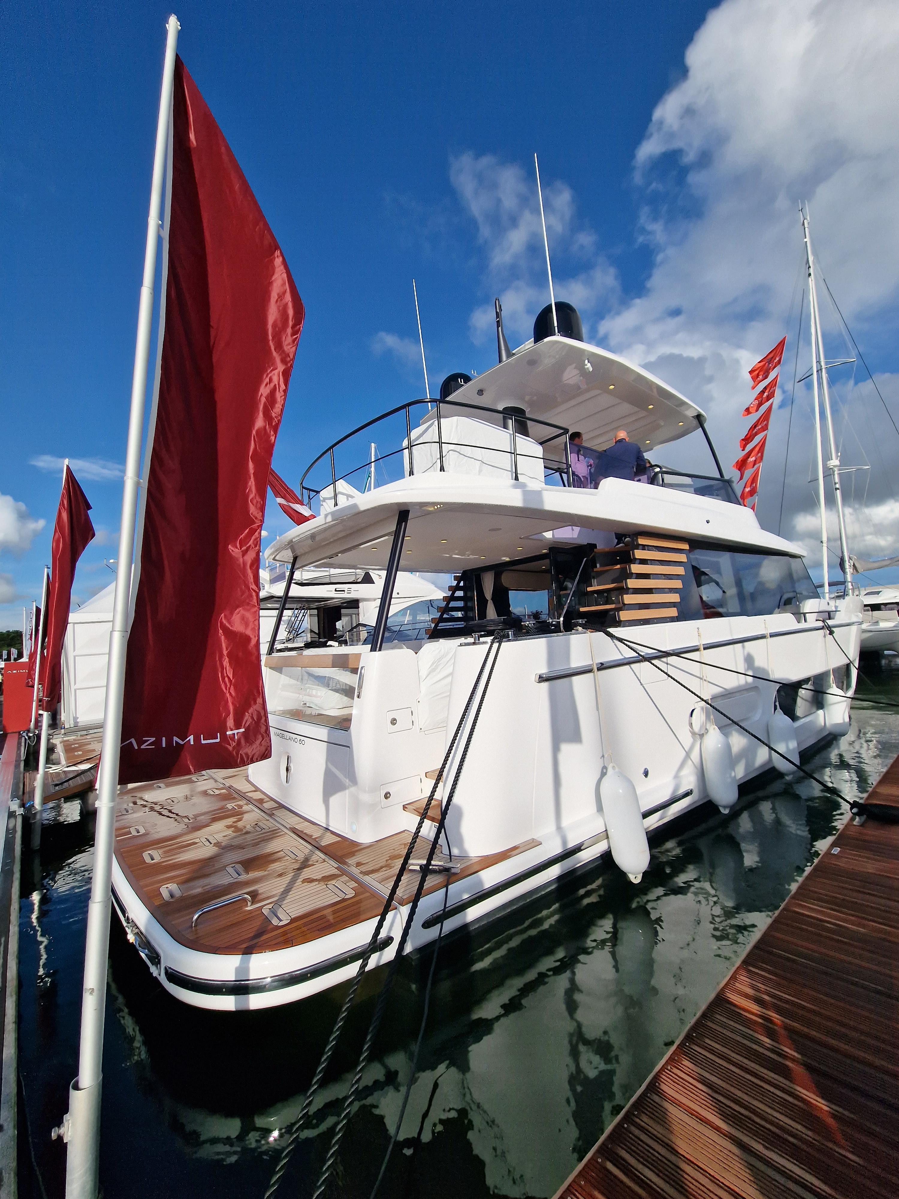 yacht magellano 60