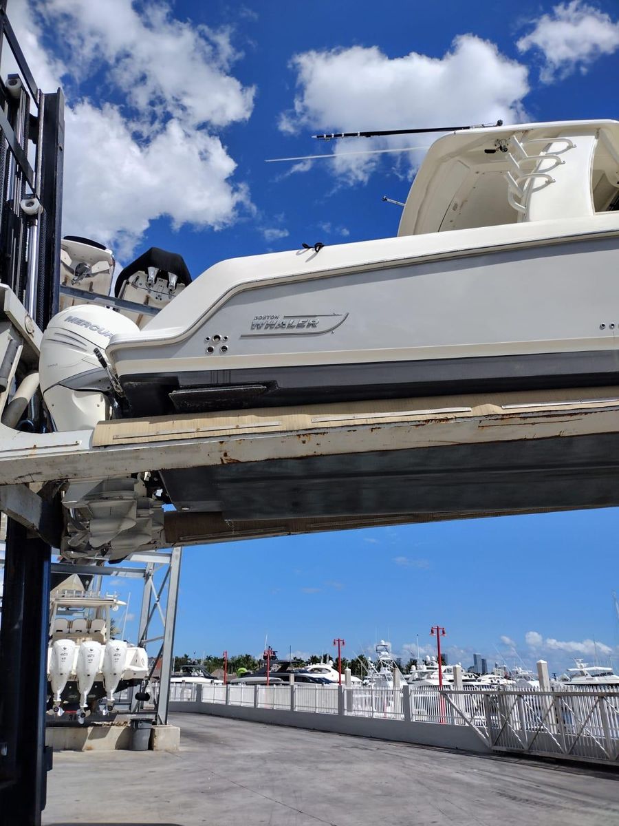 2018 Boston Whaler 42 