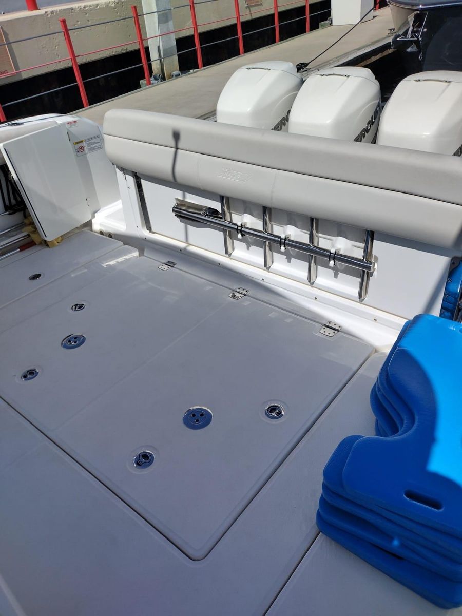 2018 Boston Whaler 42 