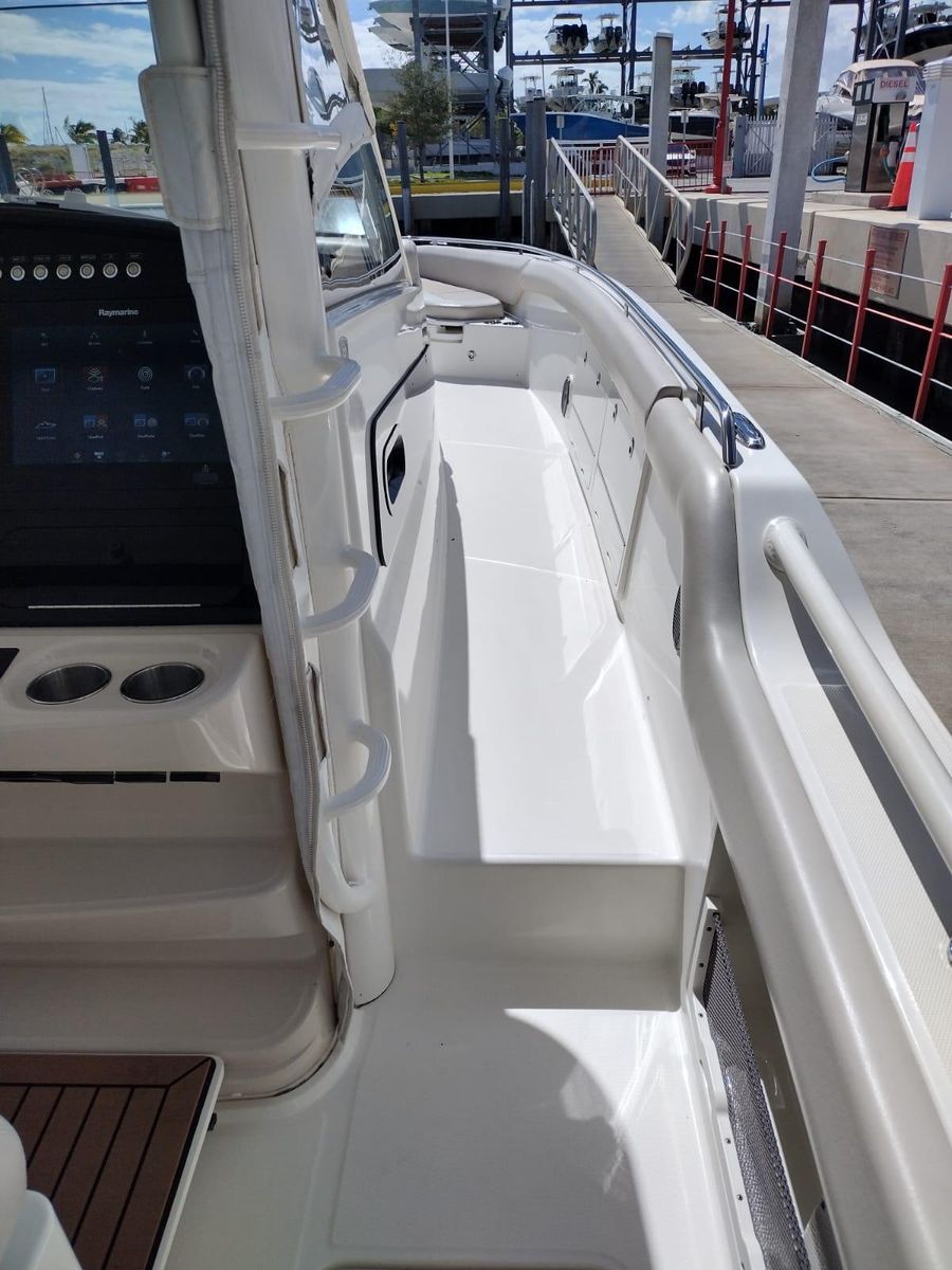 2018 Boston Whaler 42 