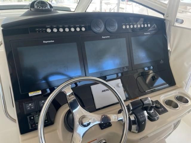2018 Boston Whaler 42 