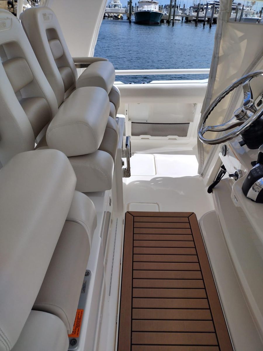 2018 Boston Whaler 42 