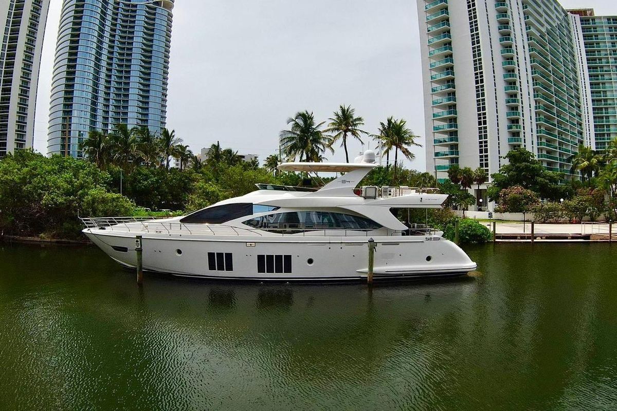 2015 Azimut 84