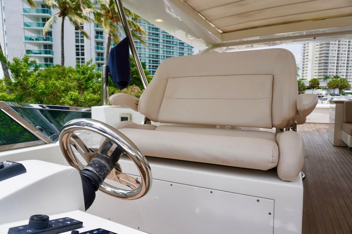 2015 Azimut 84