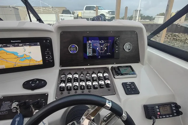  Yacht Photos Pics 2017 Rinker EX 320 boat dashboard with navigation and control panels.