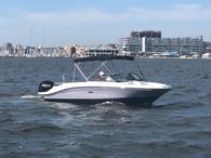 2023 Sea Ray SPX 210 OB