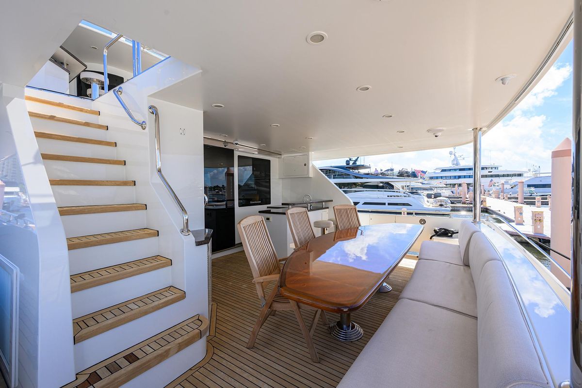 2013 Ocean Alexander 90 