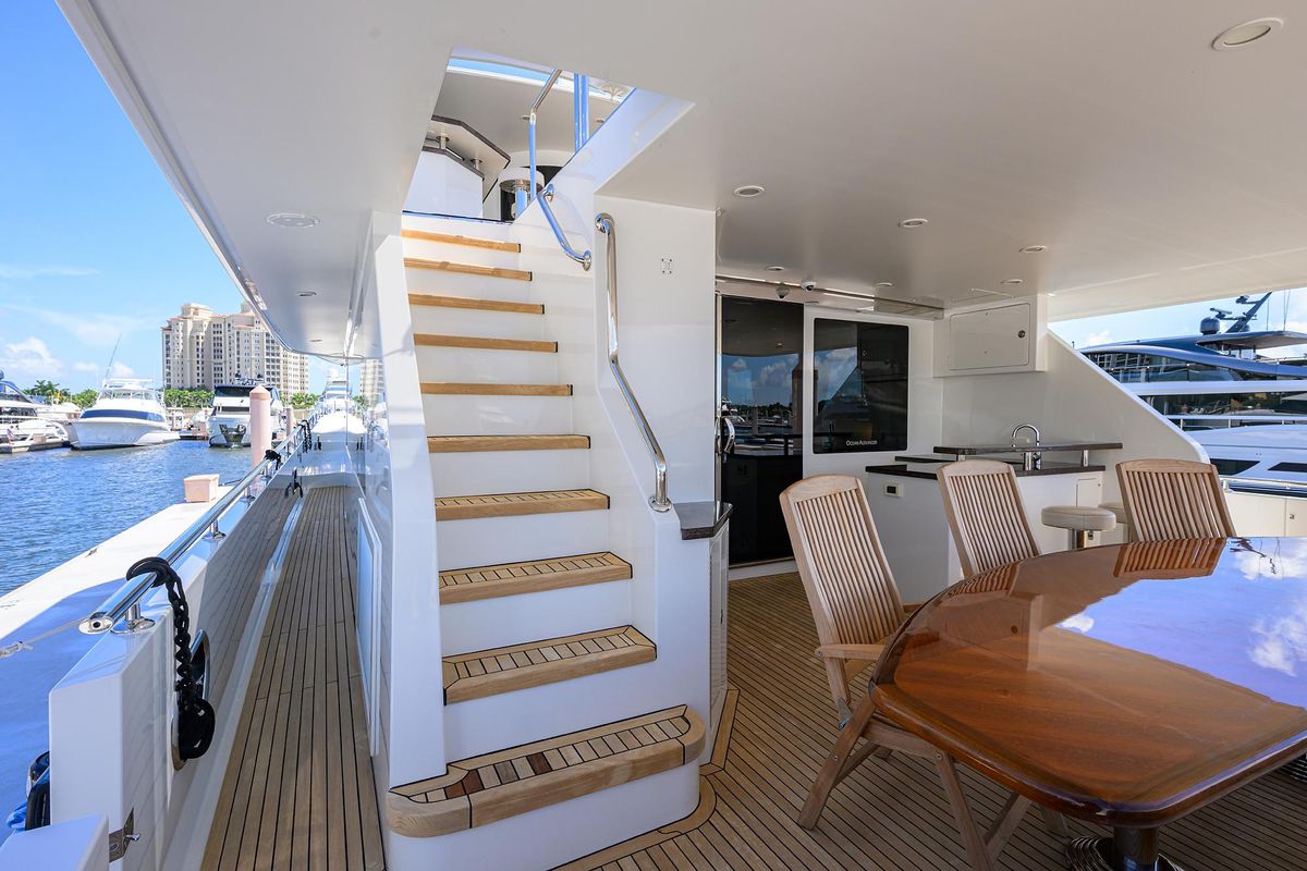 2013 Ocean Alexander 90 