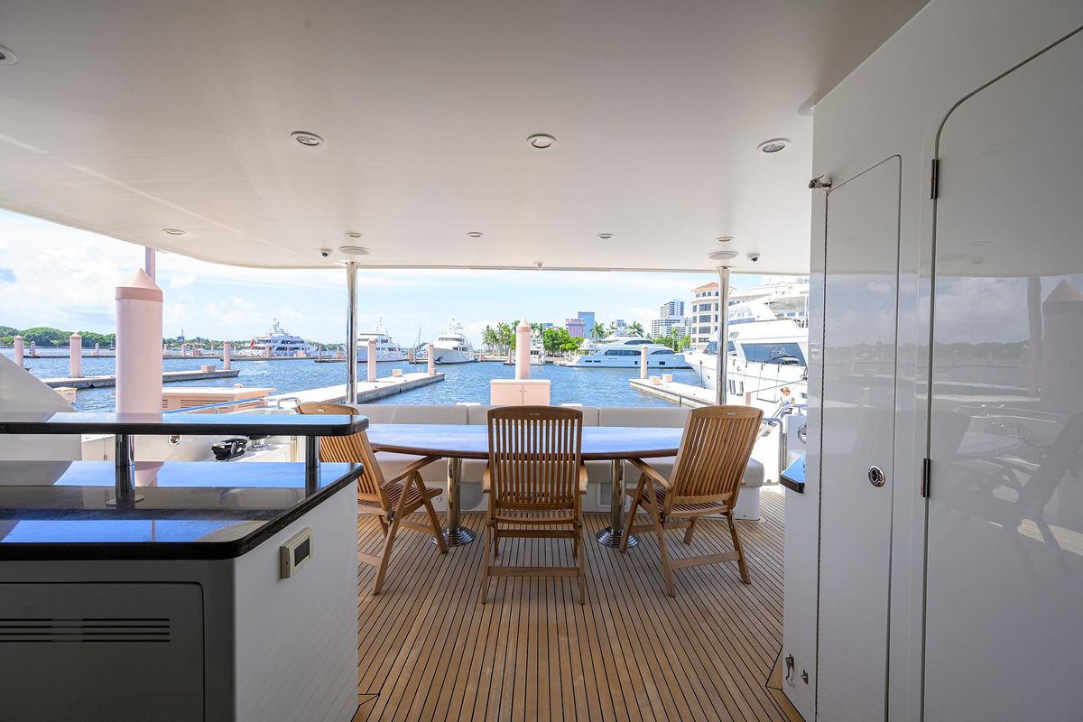 2013 Ocean Alexander 90 