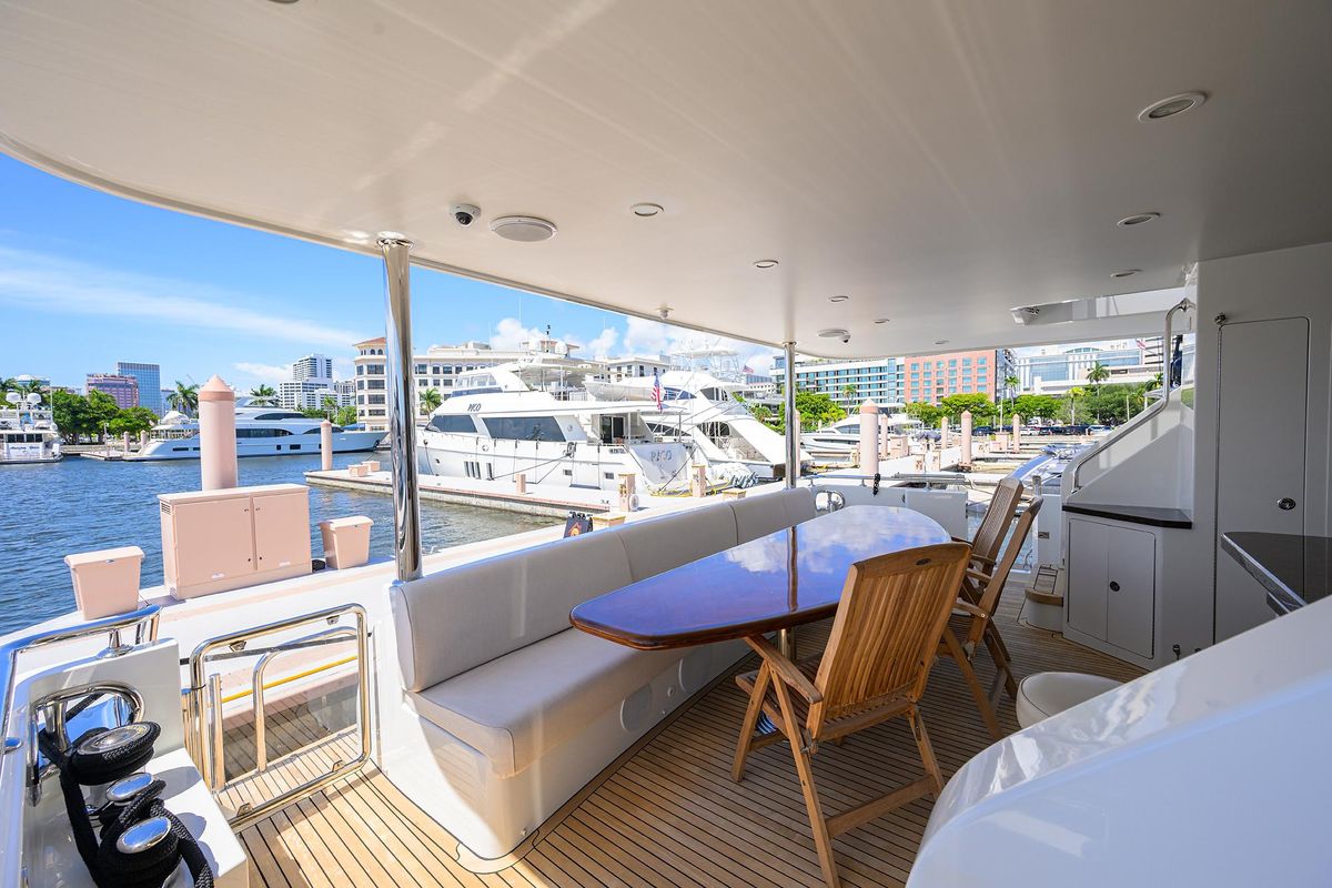 2013 Ocean Alexander 90 
