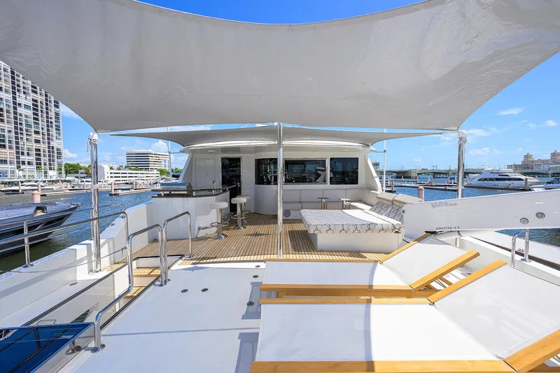 Claypen Yacht Photos Pics Luxurious 2013 Ocean Alexander Sky Lounge yacht with spacious deck and modern amenities.