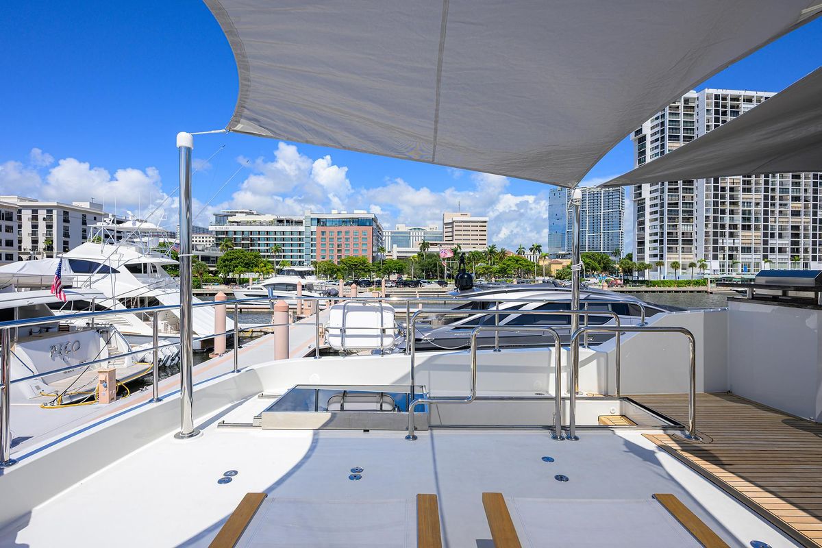 2013 Ocean Alexander 90 