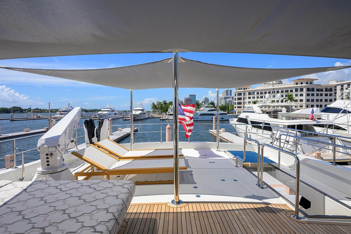 2013 Ocean Alexander 90 