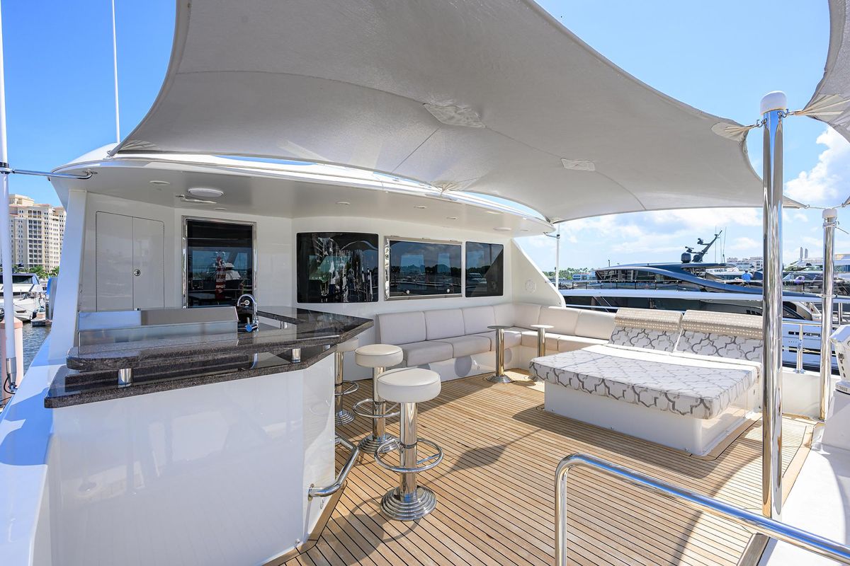 2013 Ocean Alexander 90 