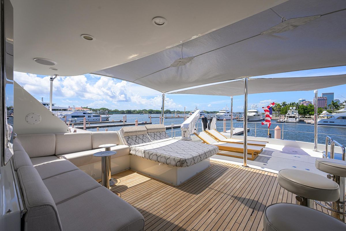 2013 Ocean Alexander 90 