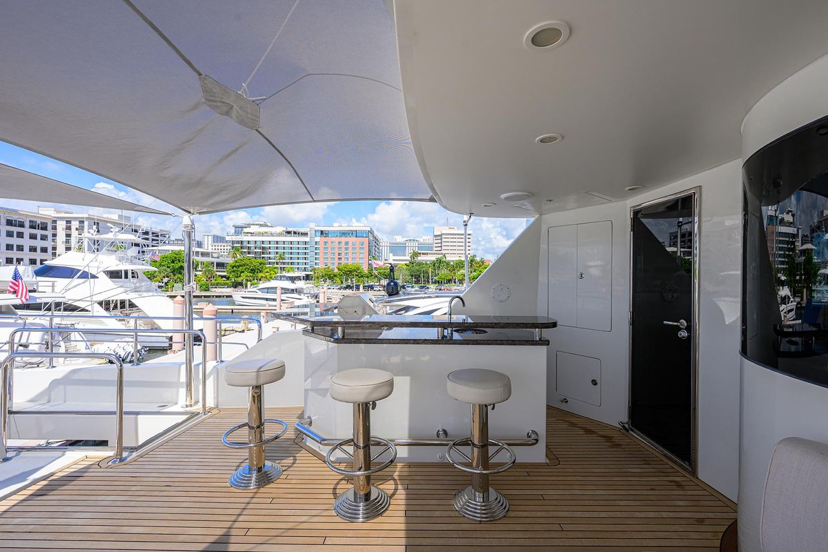 2013 Ocean Alexander 90 