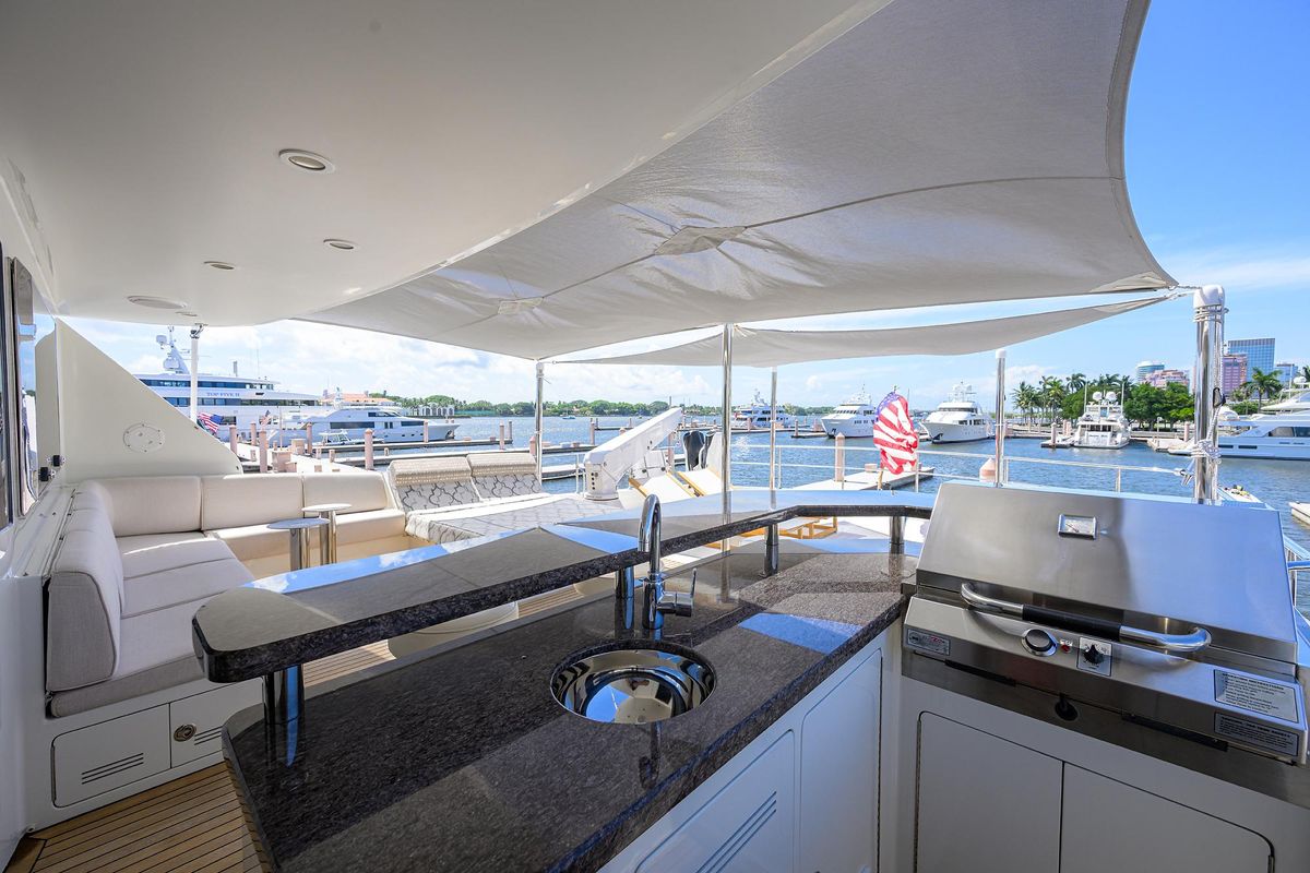 2013 Ocean Alexander 90 