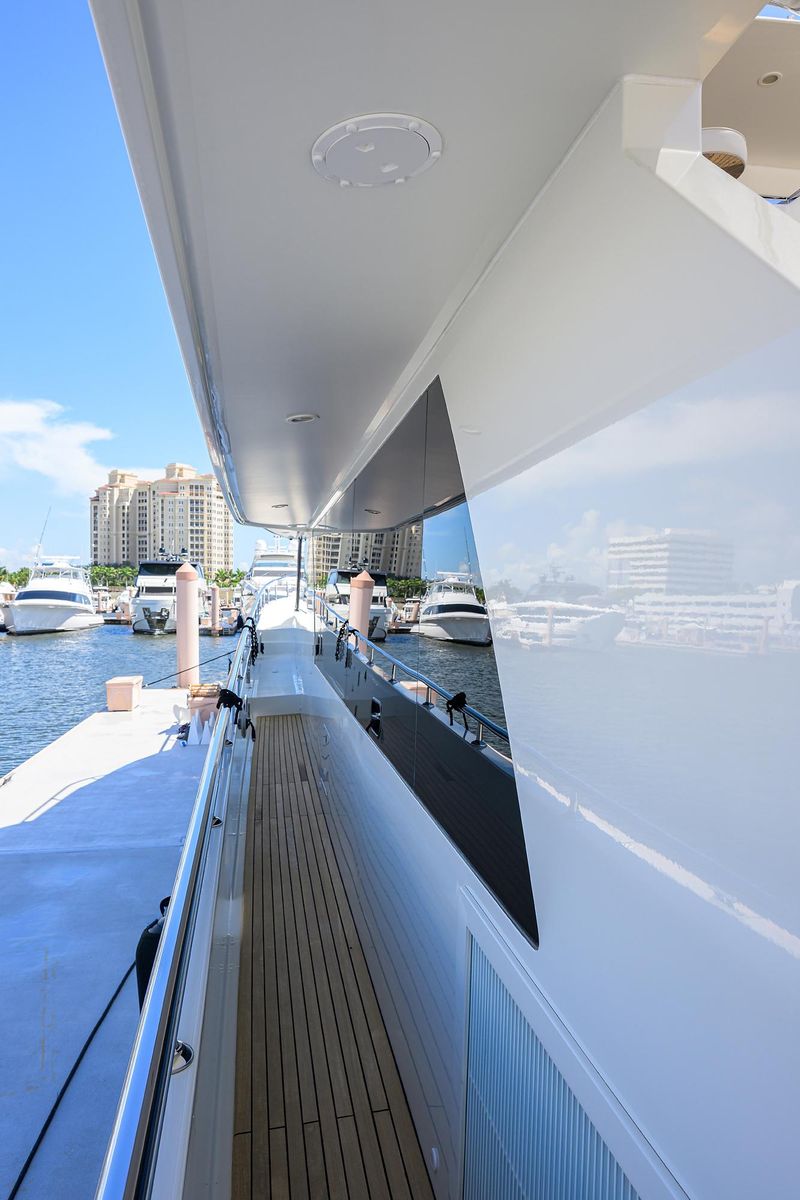 2013 Ocean Alexander 90 