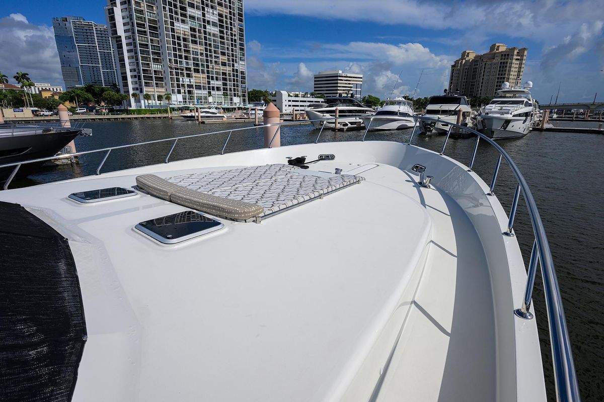 2013 Ocean Alexander 90 